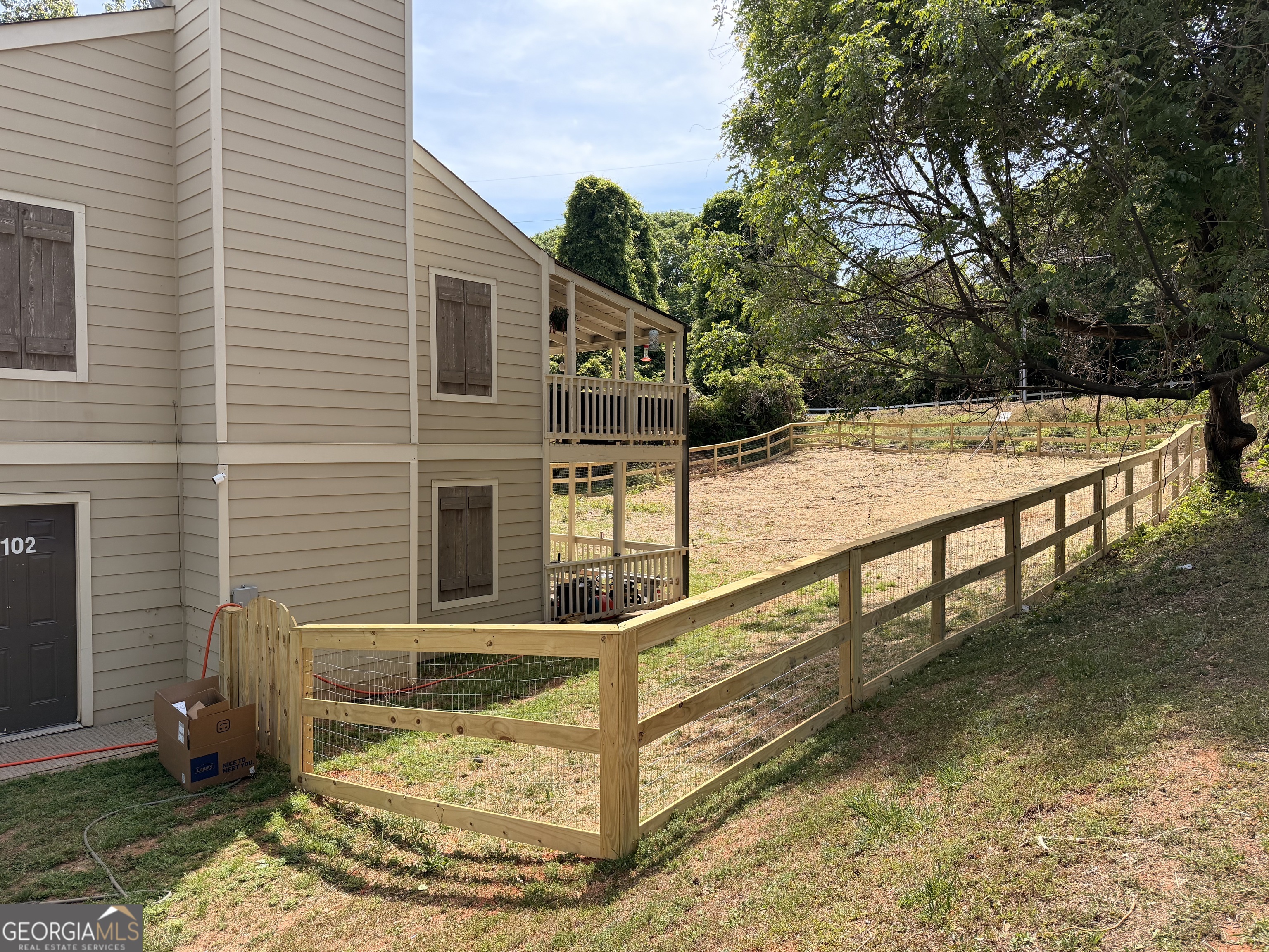 102 Welch Place Property Photo 4