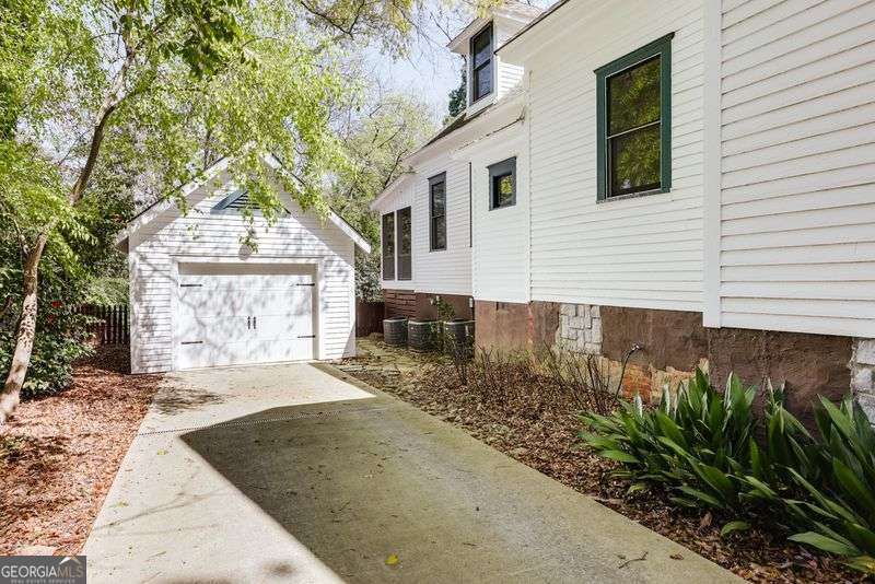 255 Bloomfield Street Property Photo 2