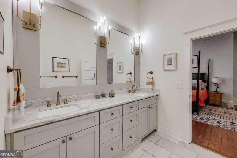 255 Bloomfield Street Property Photo 10