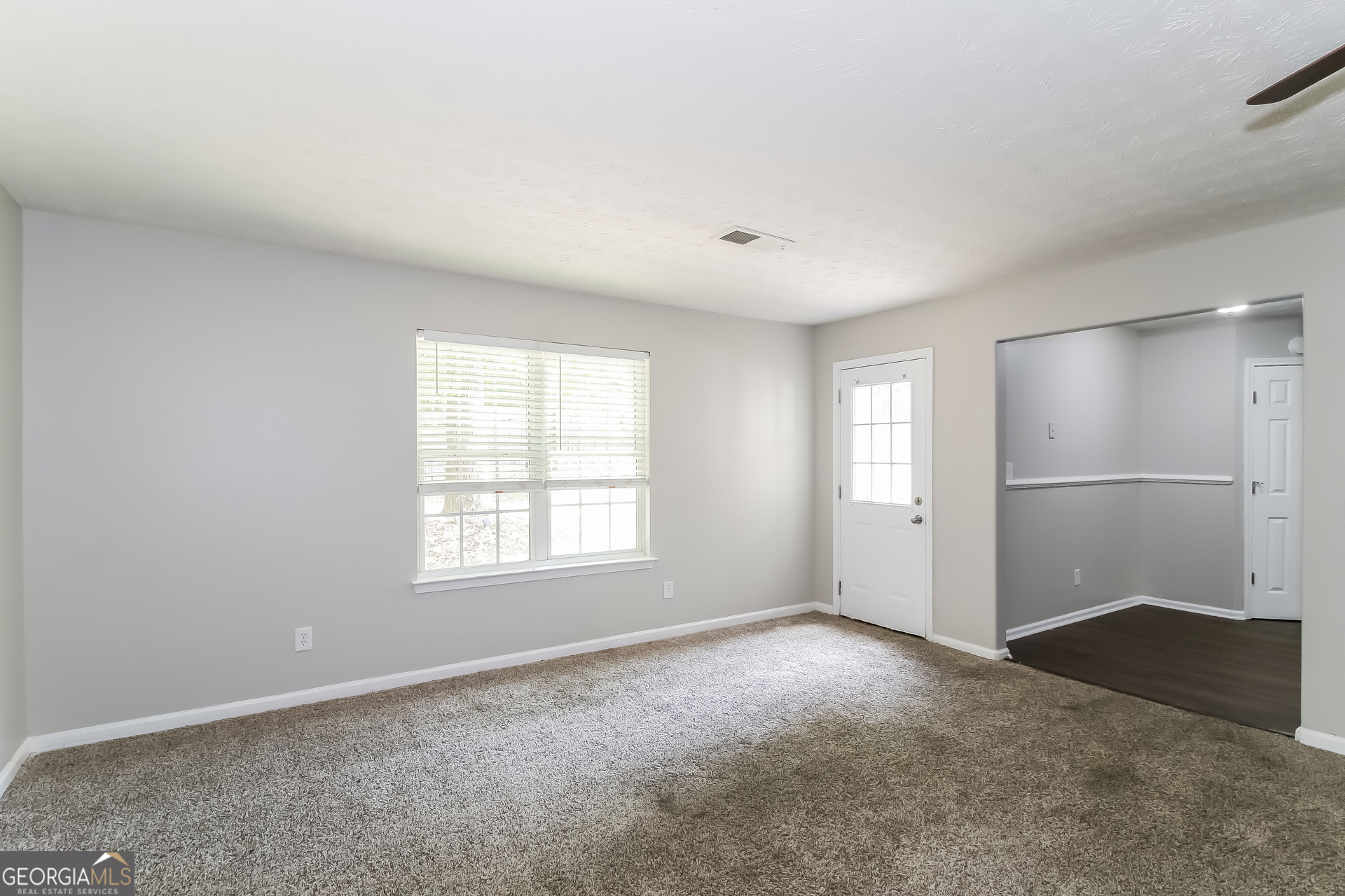 7634 Pine Gables Drive Property Photo 5