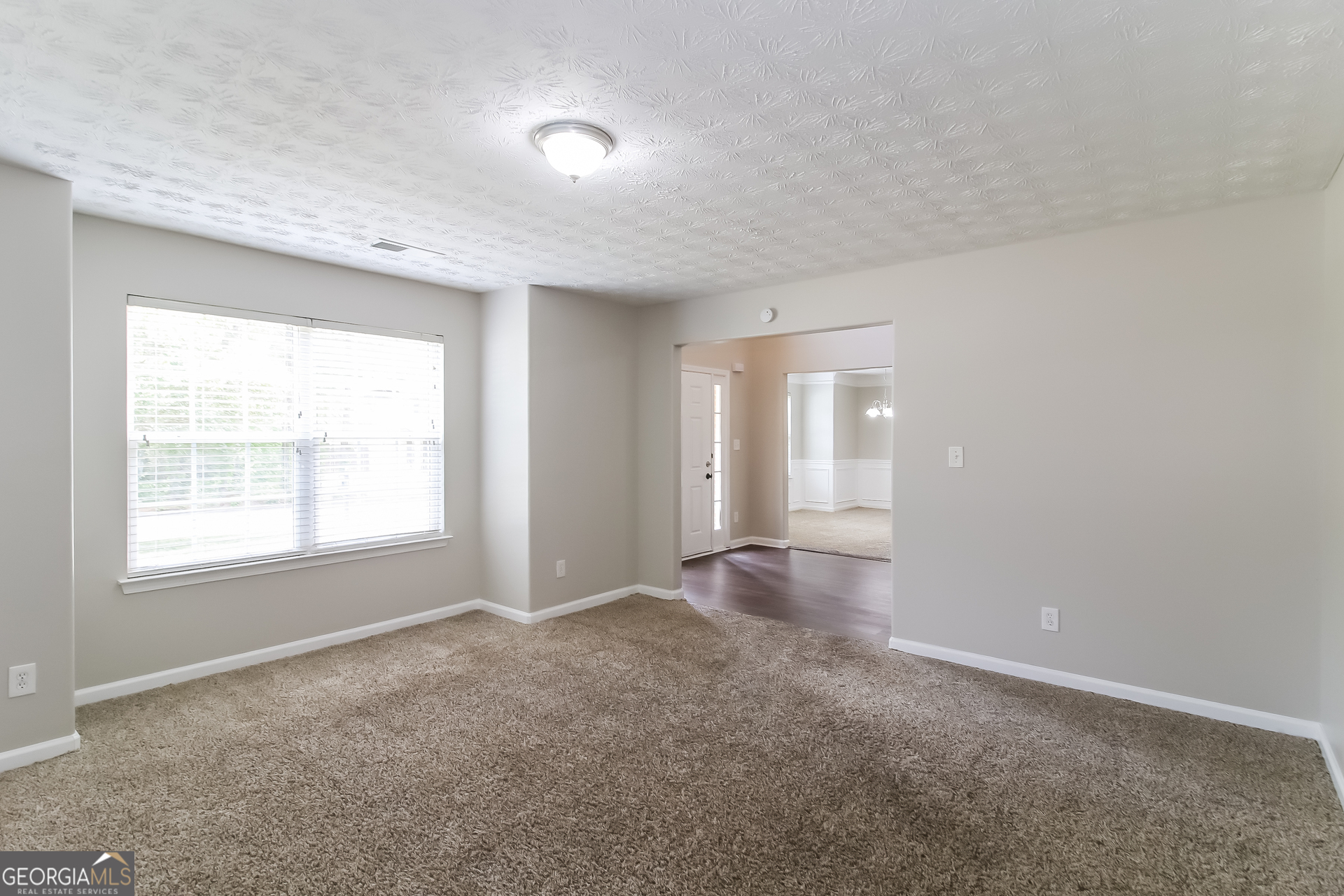 7634 Pine Gables Drive Property Photo 6