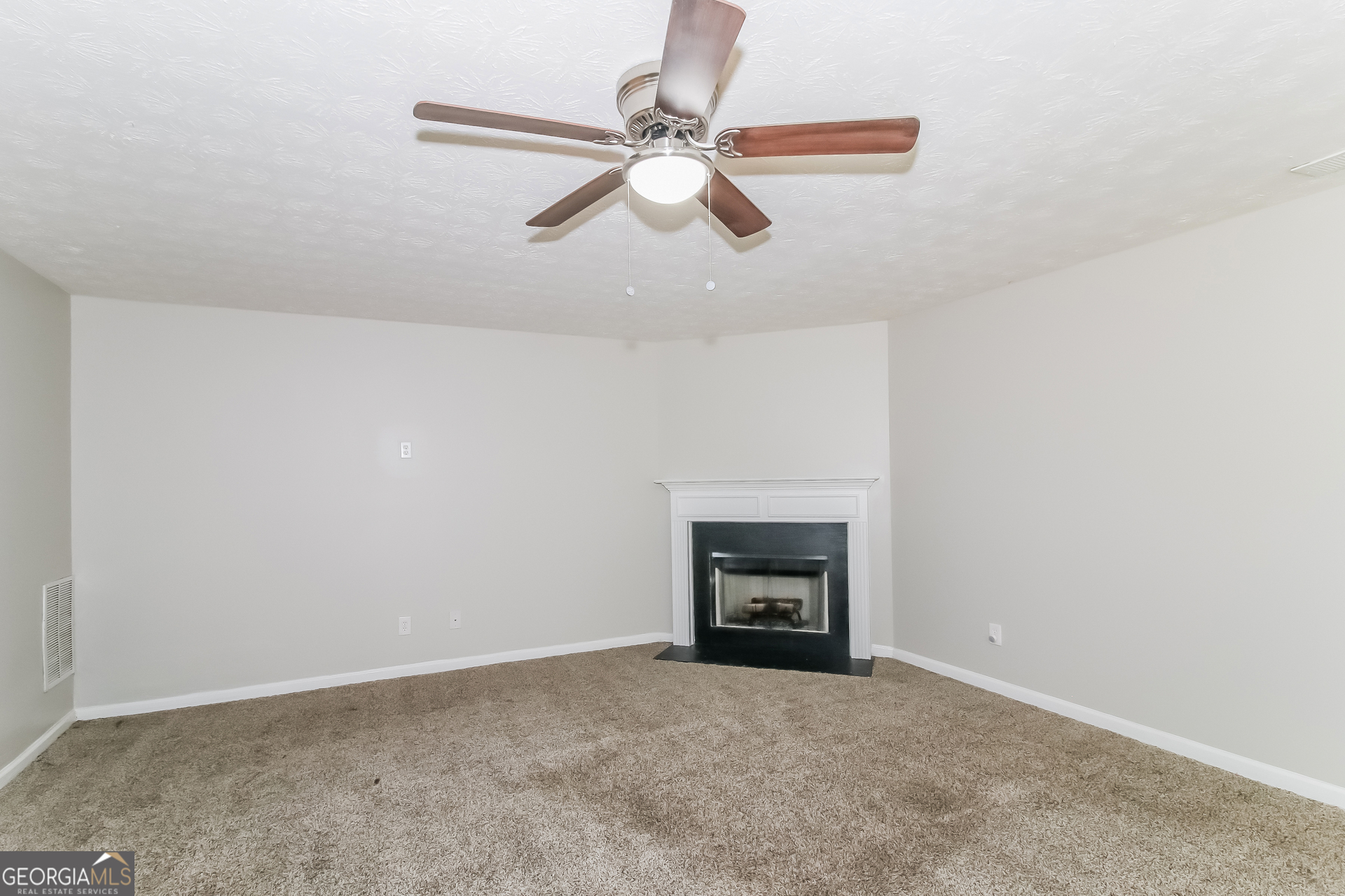 7634 Pine Gables Drive Property Photo 7