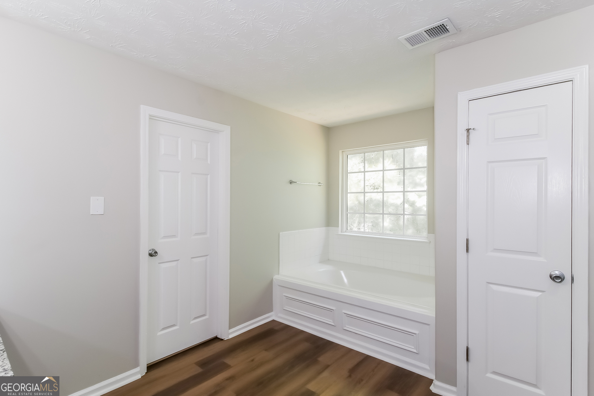 7634 Pine Gables Drive Property Photo 14