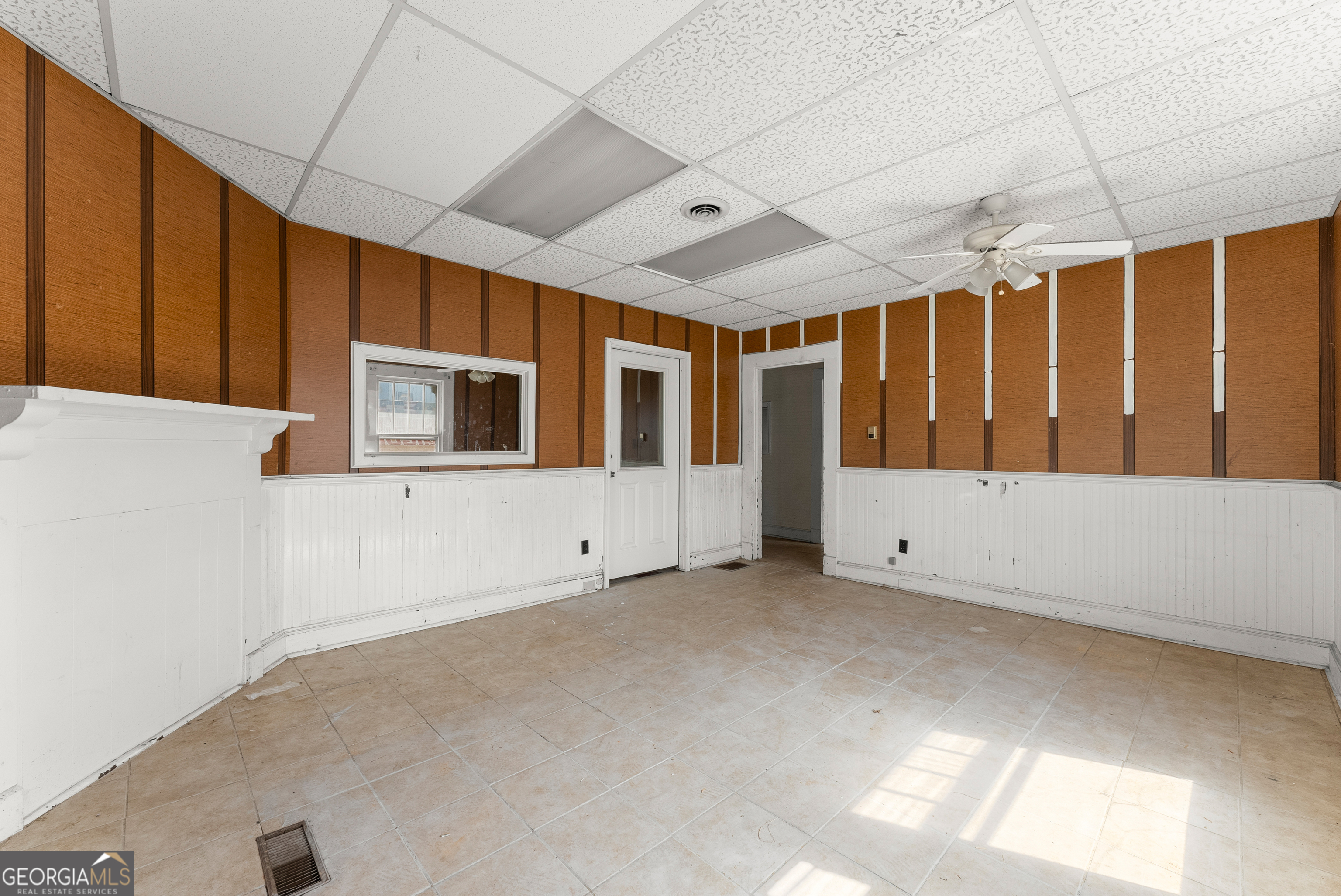 160 E Currahee Street Property Photo 4