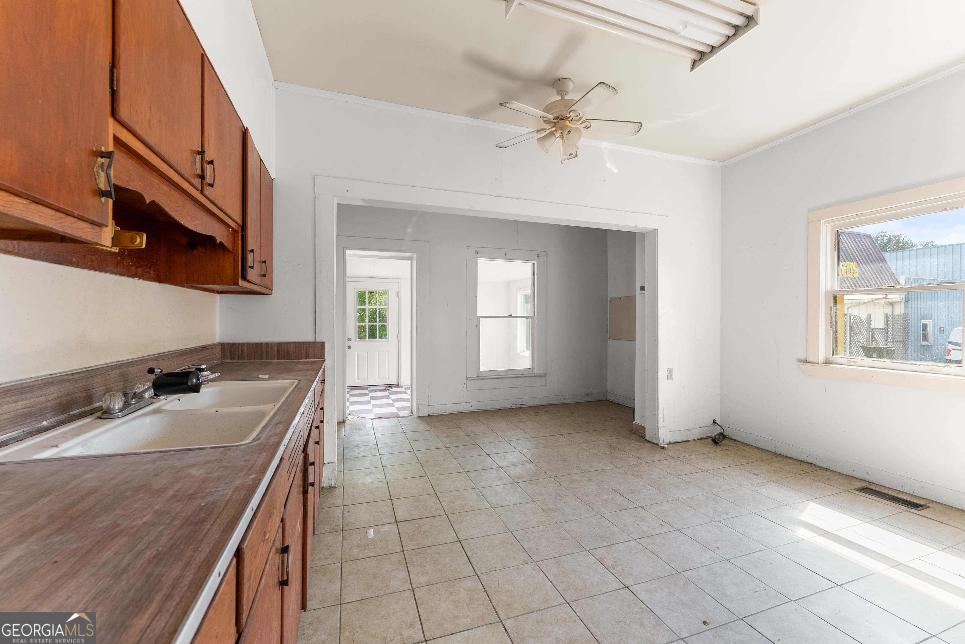 160 E Currahee Street Property Photo 7