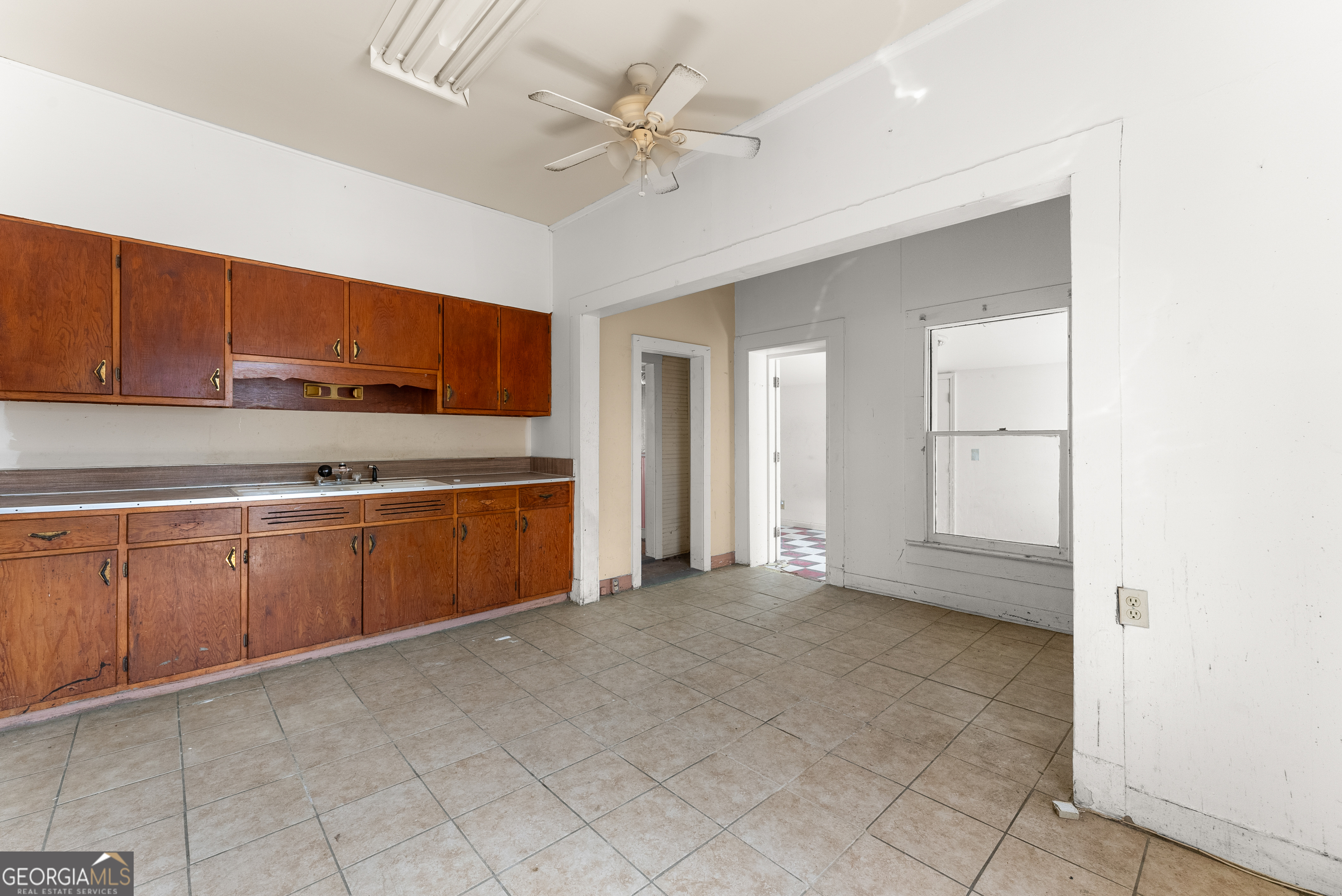160 E Currahee Street Property Photo 8