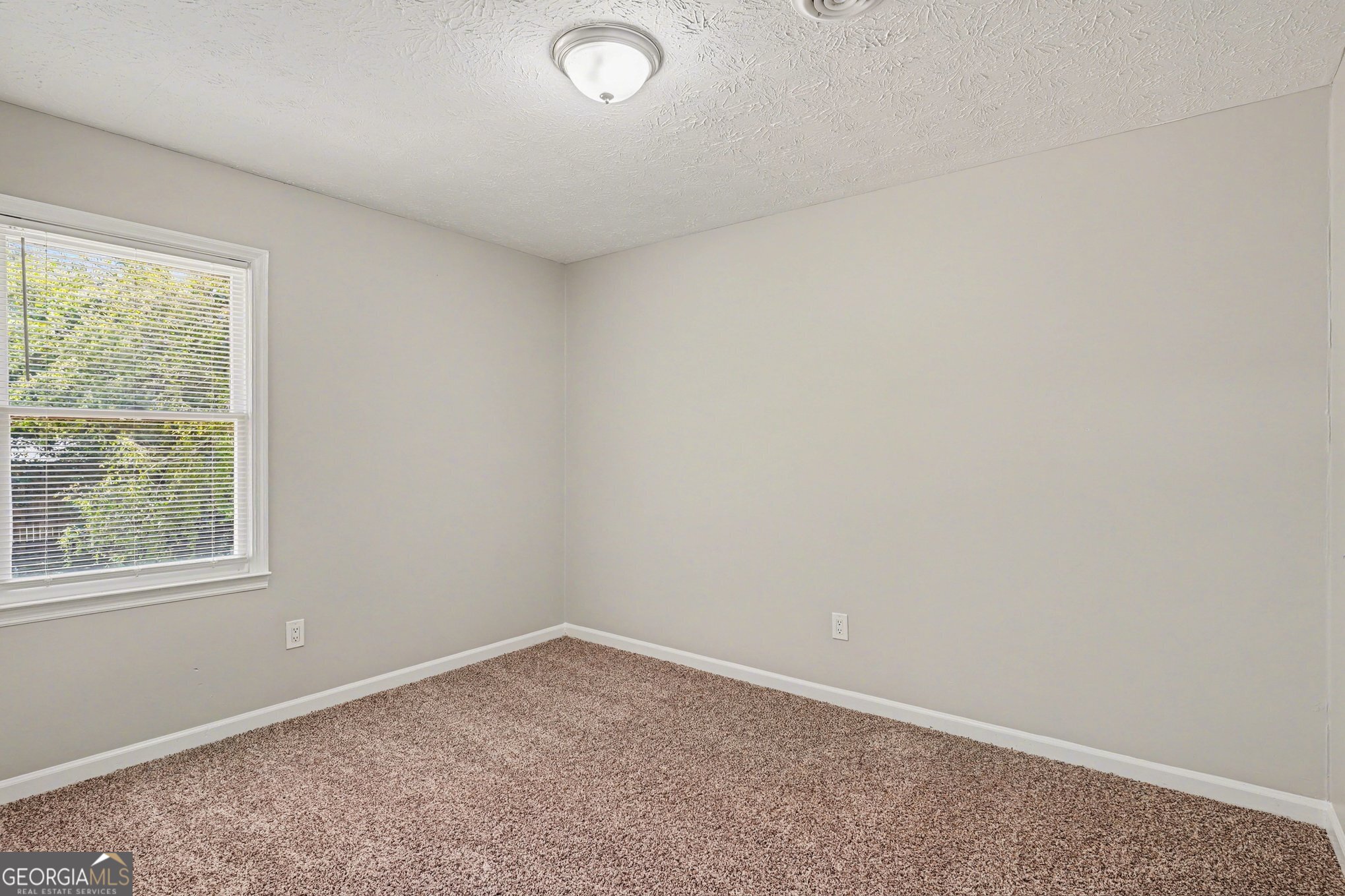 342 Laurel Lane Property Photo 5