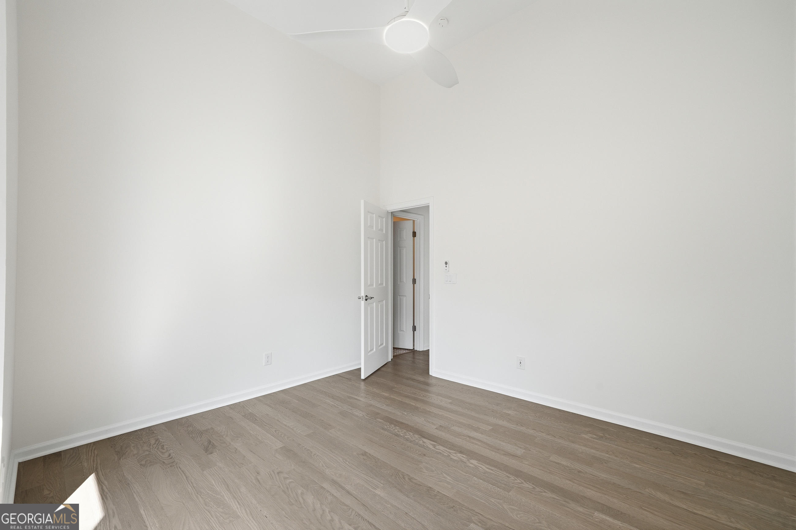 301 Oak Terrace Property Photo 8