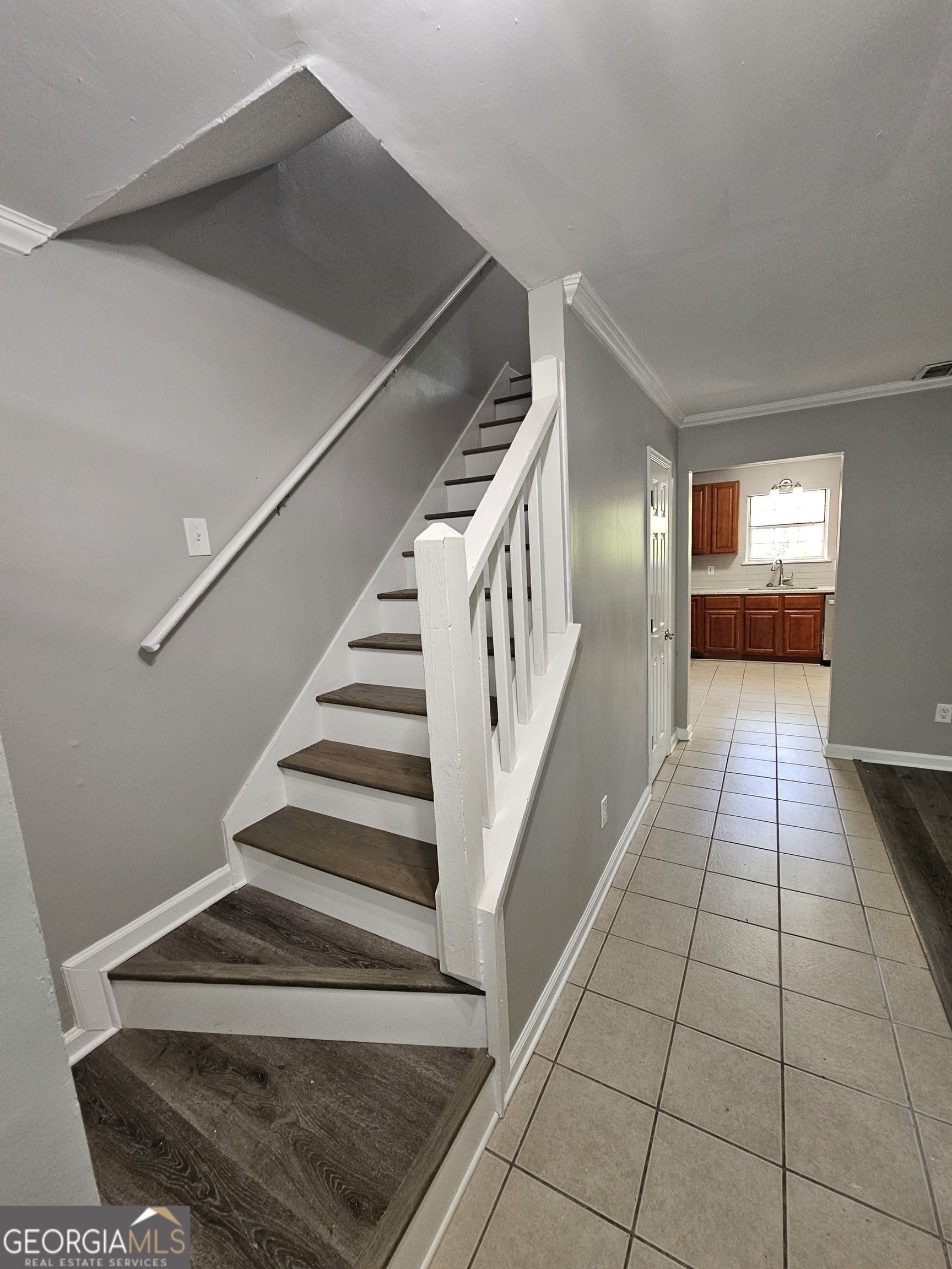 770 Jamestown Crossing Property Photo 3