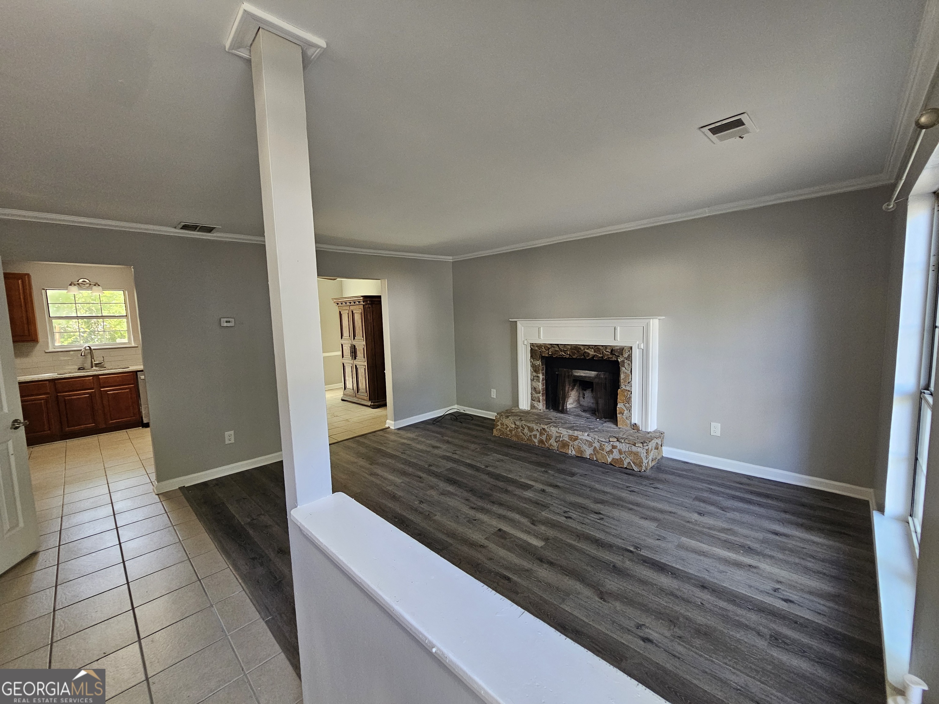 770 Jamestown Crossing Property Photo 5