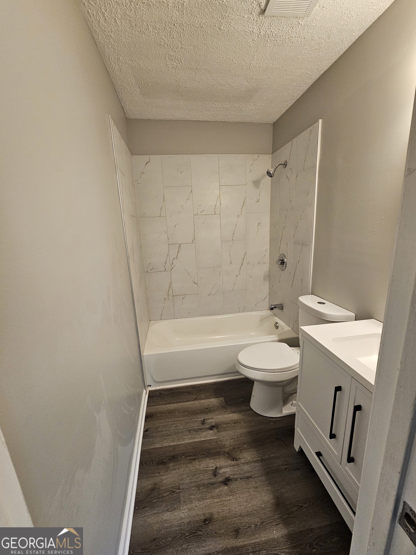 770 Jamestown Crossing Property Photo 8