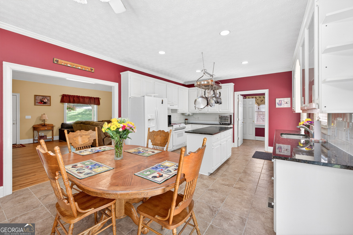 6 Adella Lane Property Photo 9