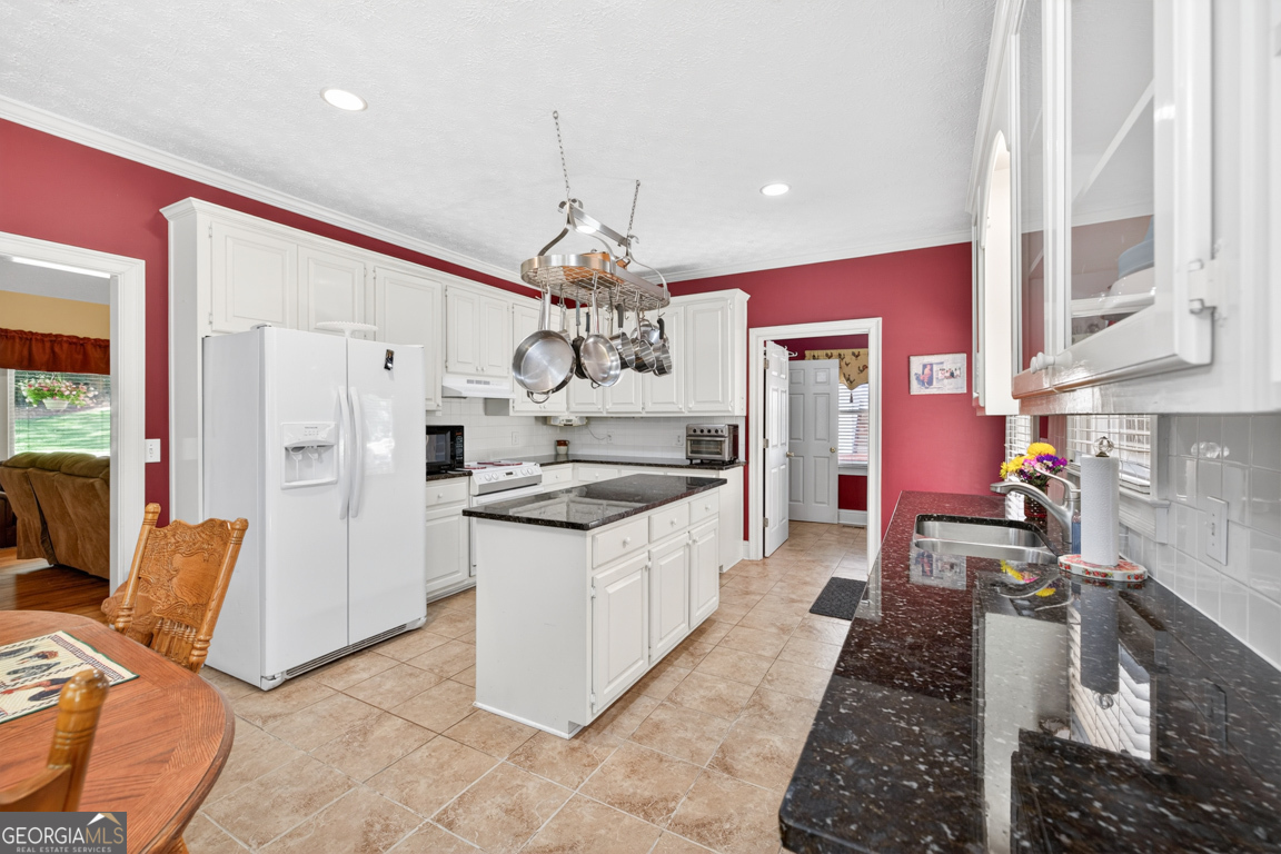 6 Adella Lane Property Photo 10