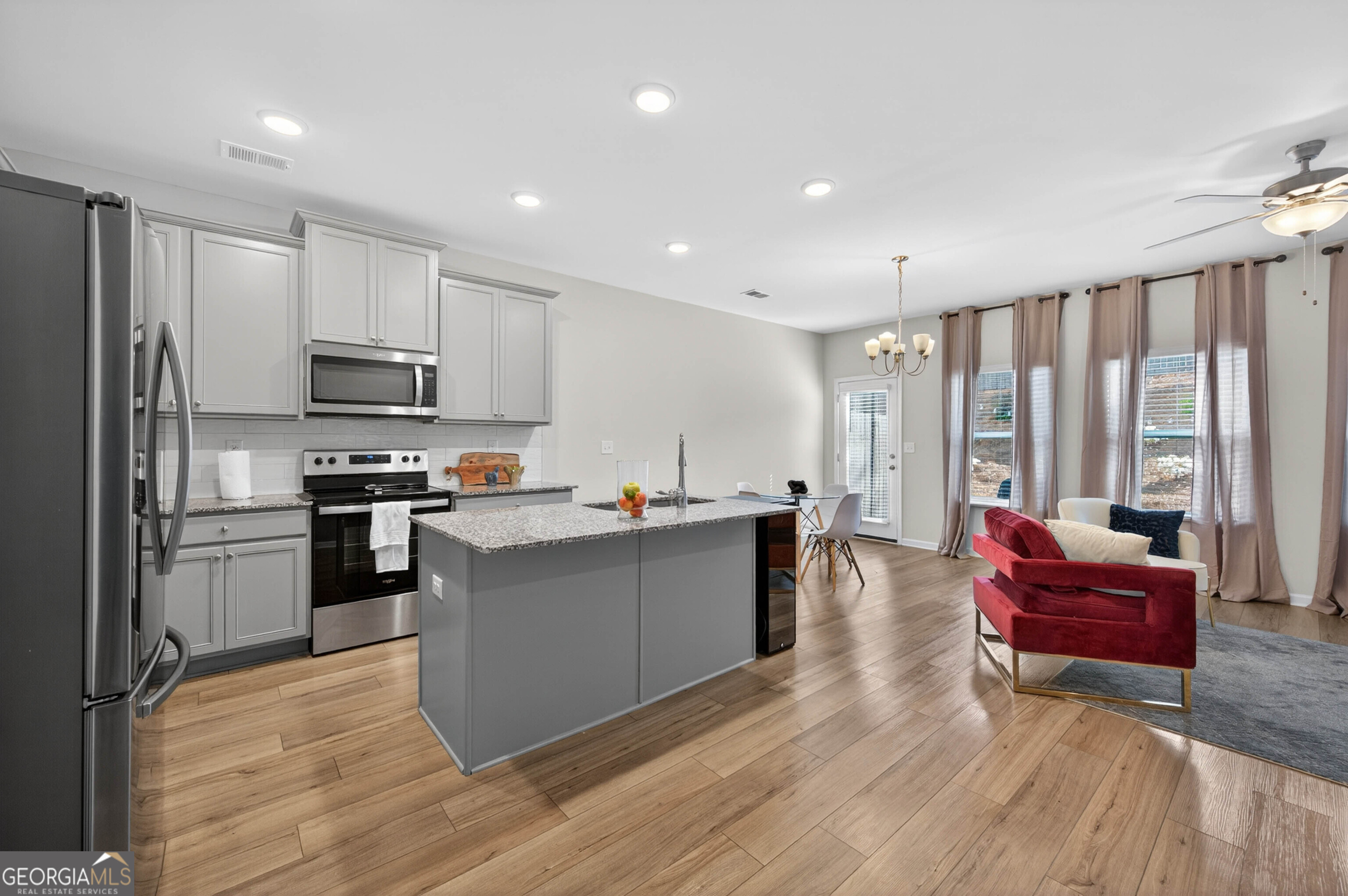 252 Regent Park Property Photo 3