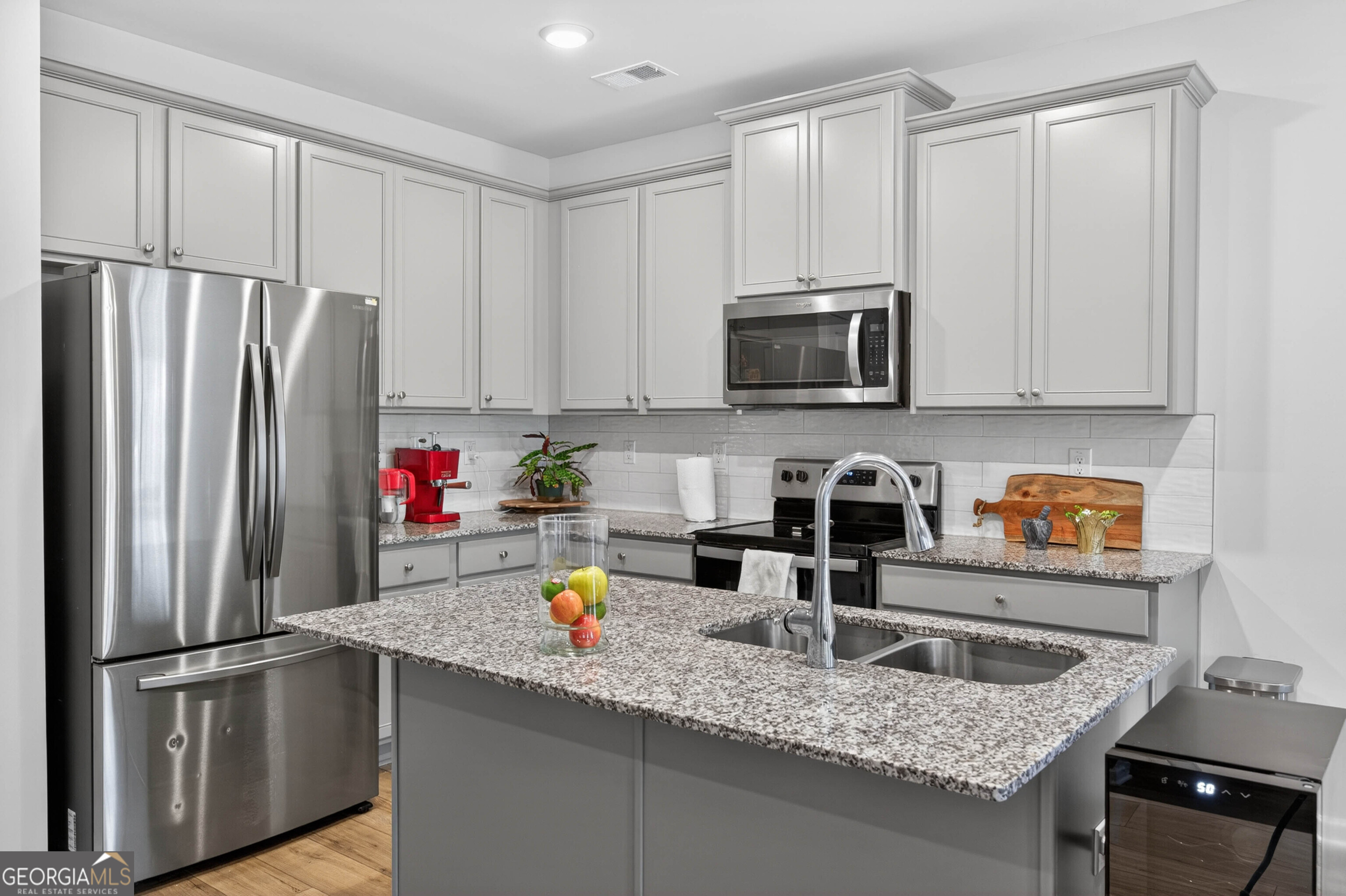 252 Regent Park Property Photo 4
