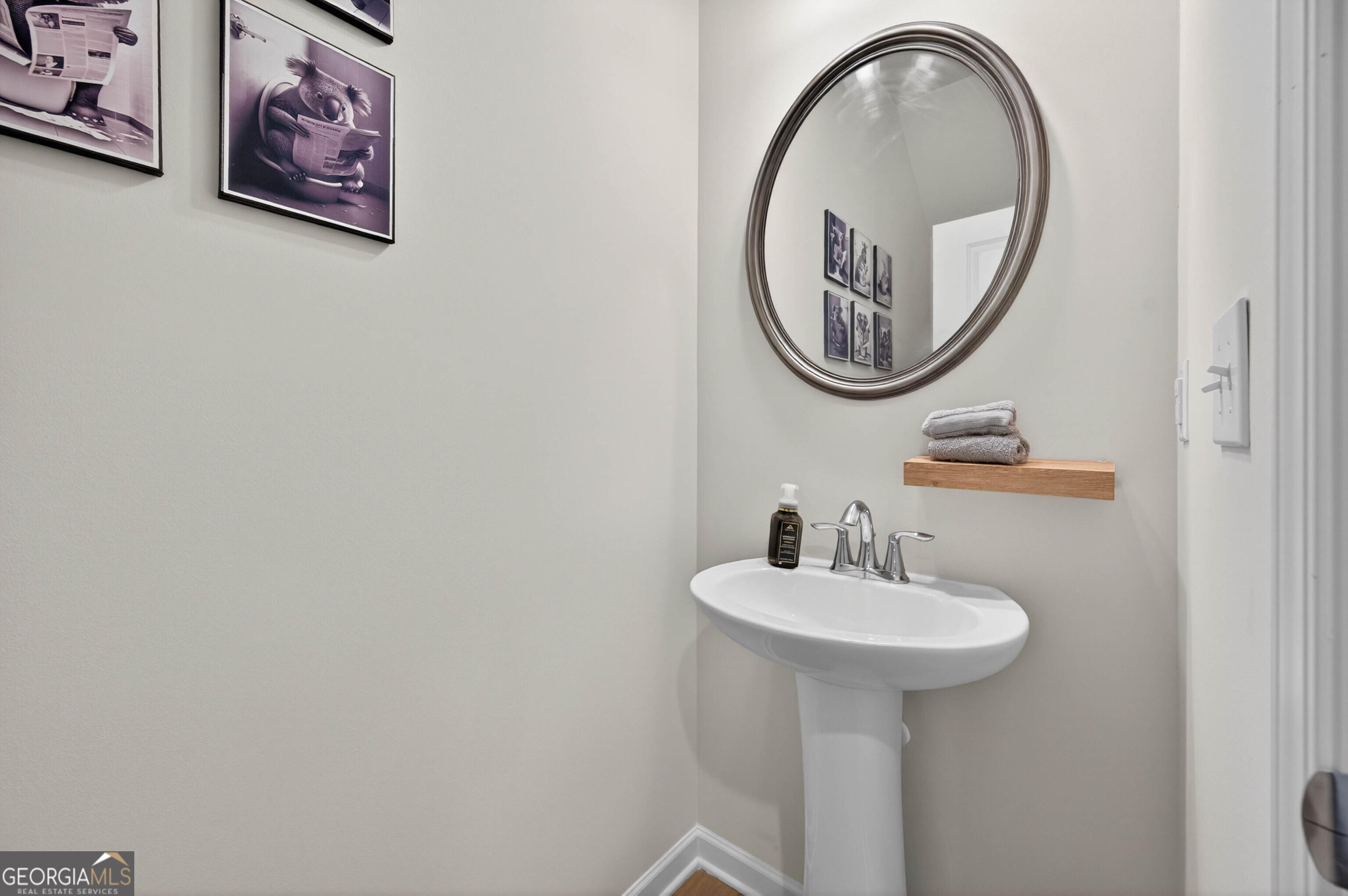 252 Regent Park Property Photo 8