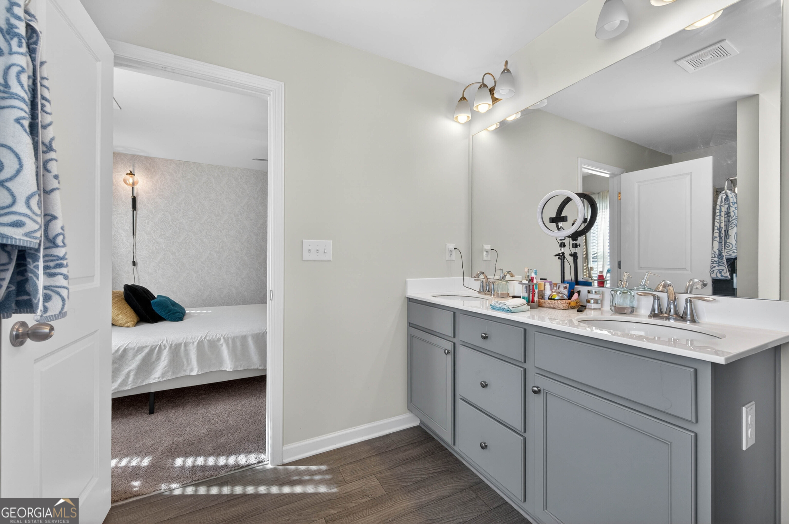 252 Regent Park Property Photo 13