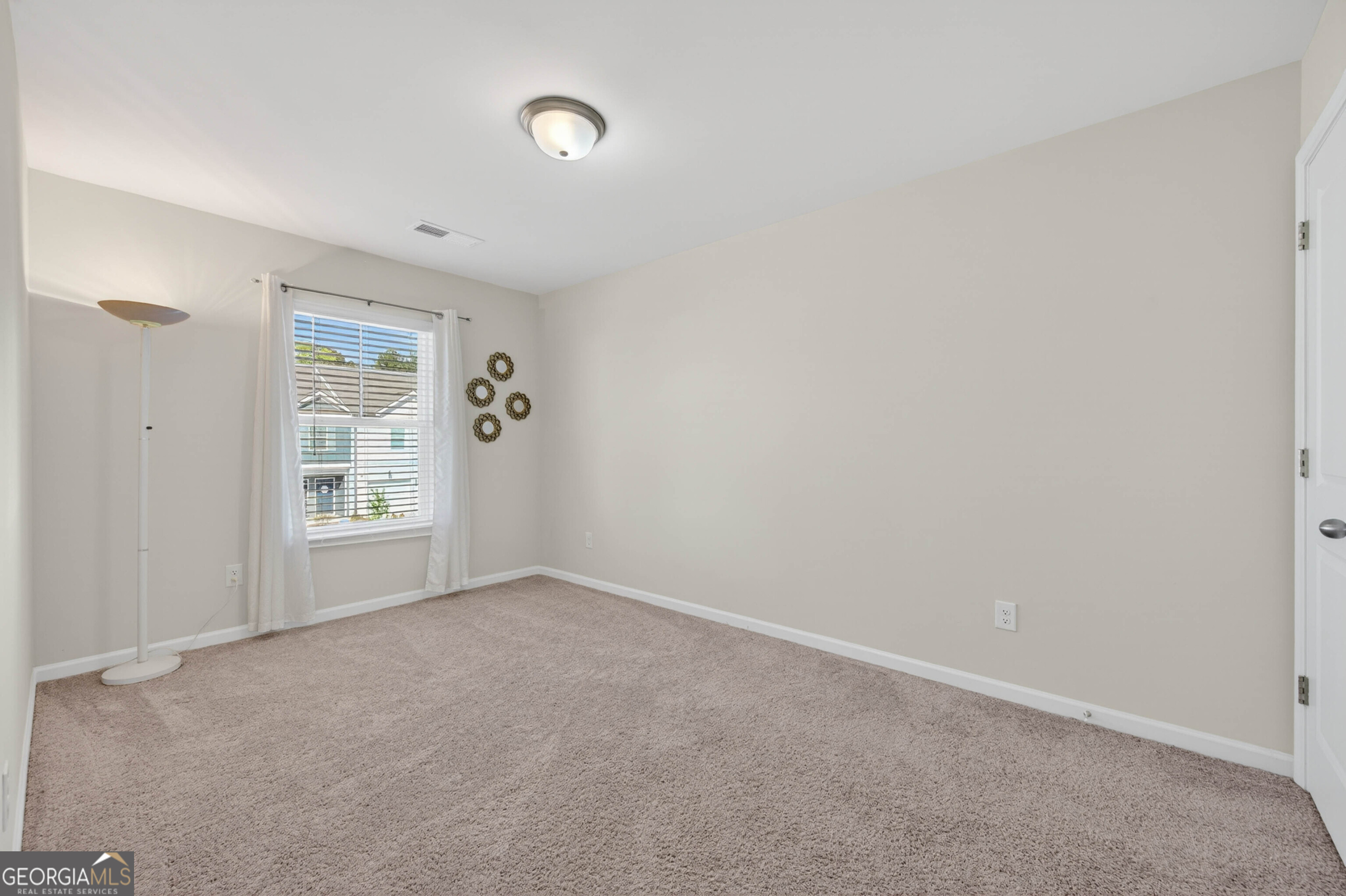 252 Regent Park Property Photo 17