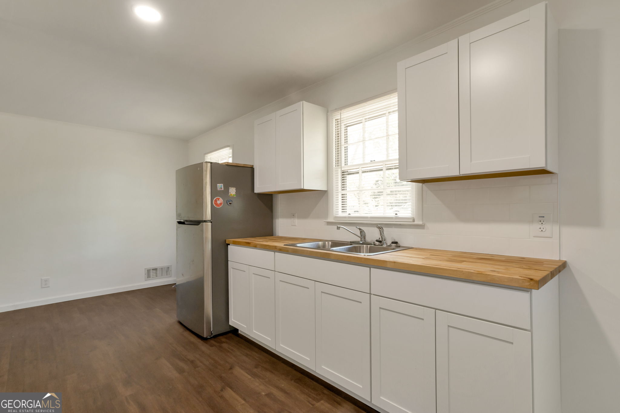 515 Kelton Road Property Photo 6