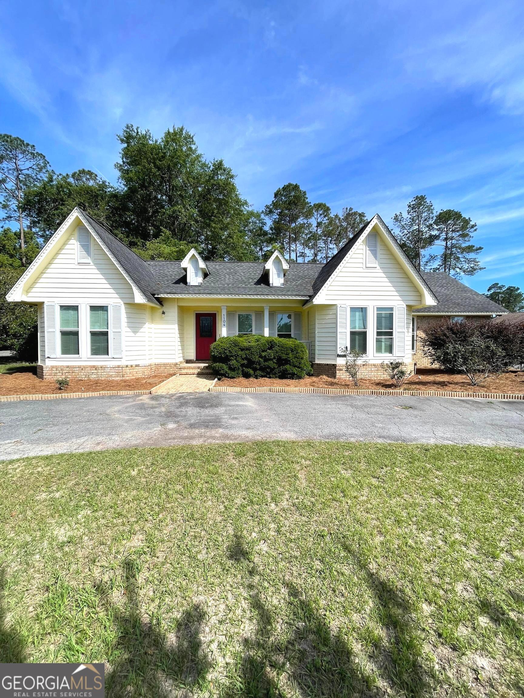 1104 Lakeview Drive