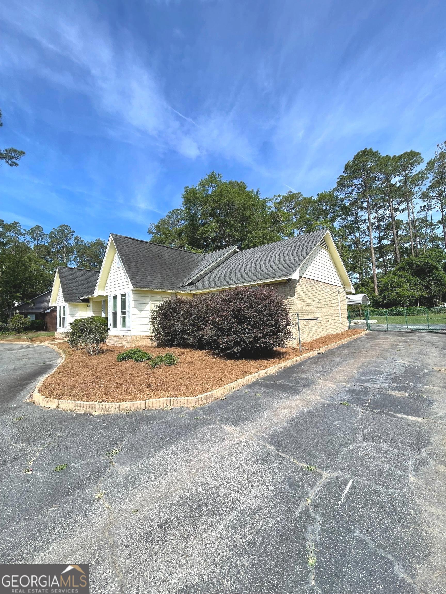 1104 Lakeview Drive Property Photo 4