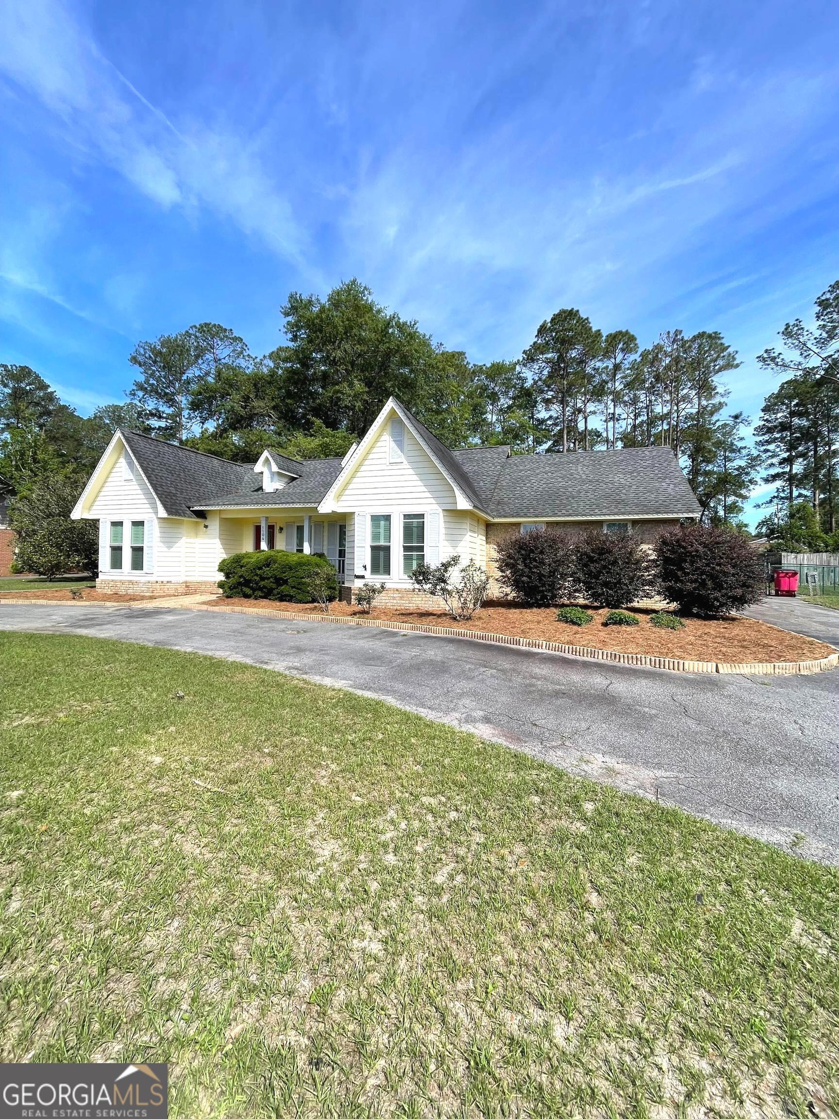 1104 Lakeview Drive Property Photo 5