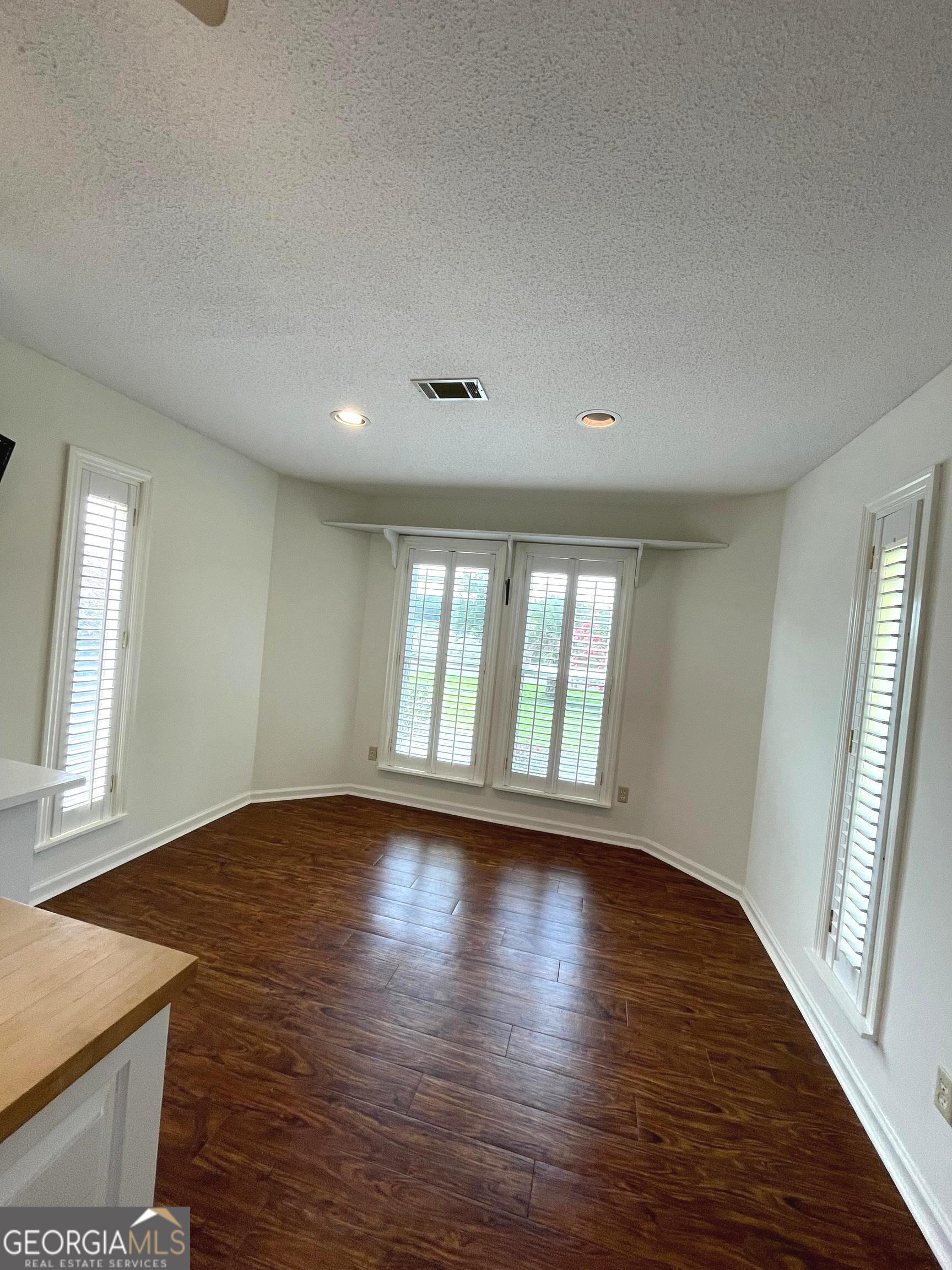 1104 Lakeview Drive Property Photo 22