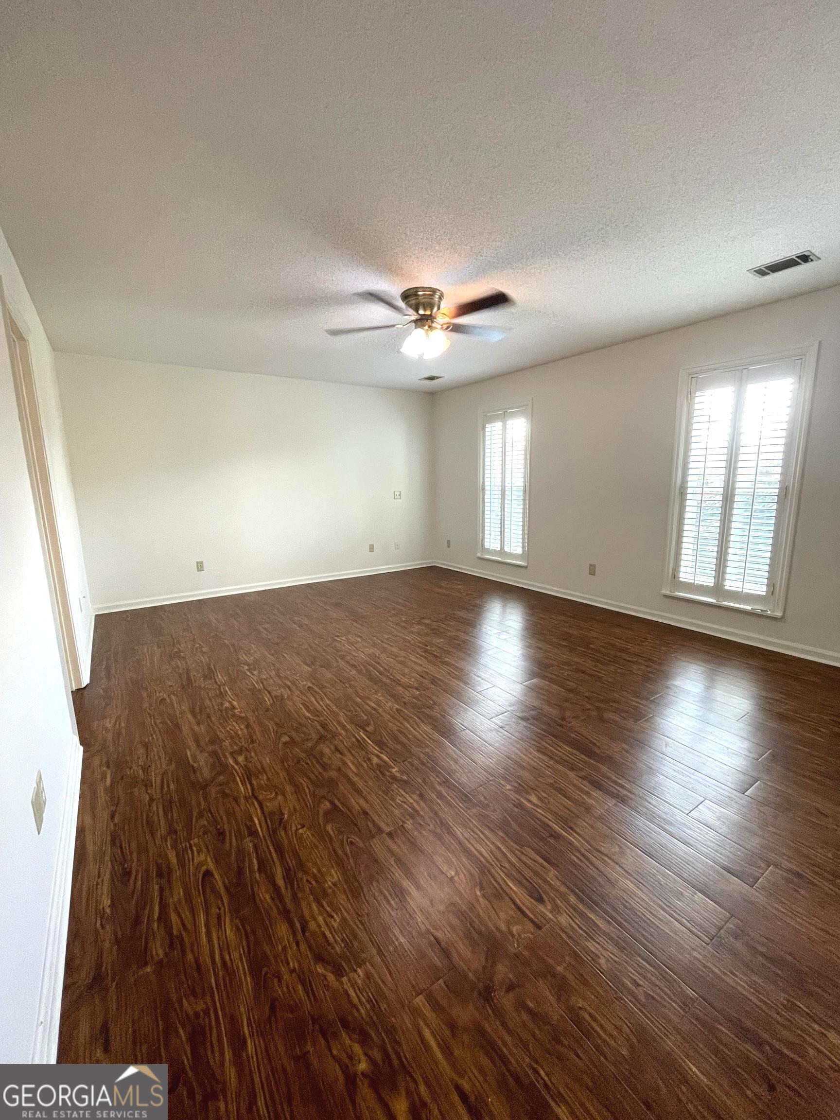 1104 Lakeview Drive Property Photo 27