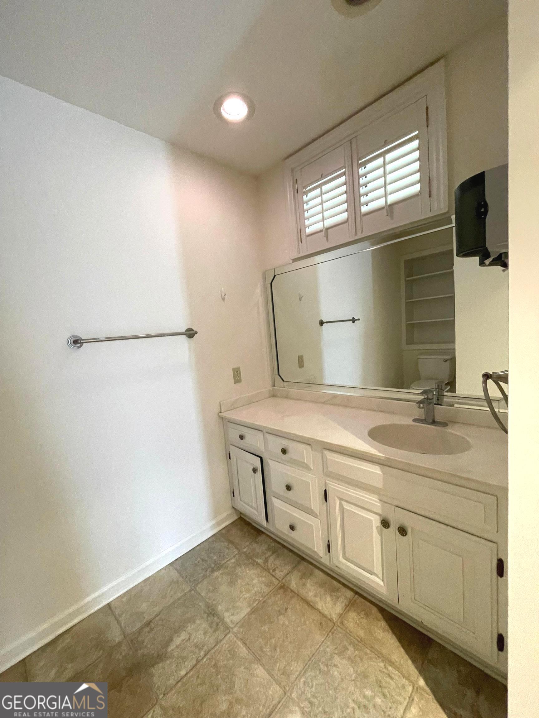 1104 Lakeview Drive Property Photo 31