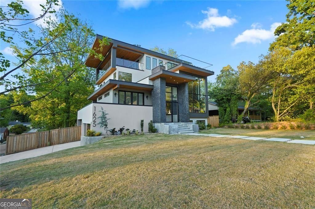 1625 Emerald Avenue Sw Property Photo 2