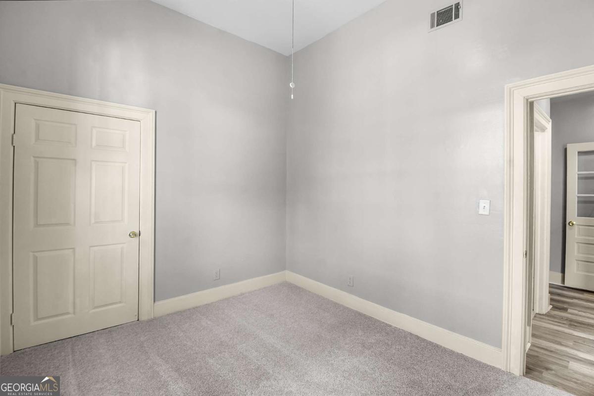 301-303 E Henry Street Property Photo 27