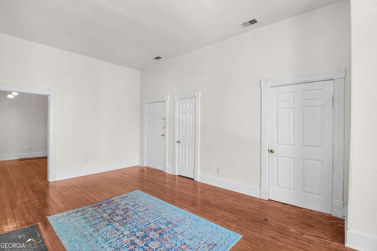 301-303 E Henry Street Property Photo 40