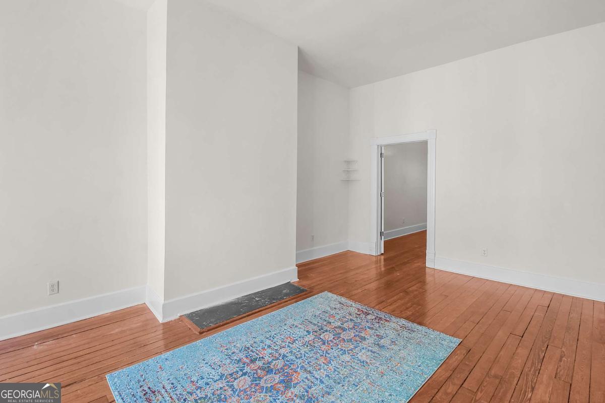 301-303 E Henry Street Property Photo 41