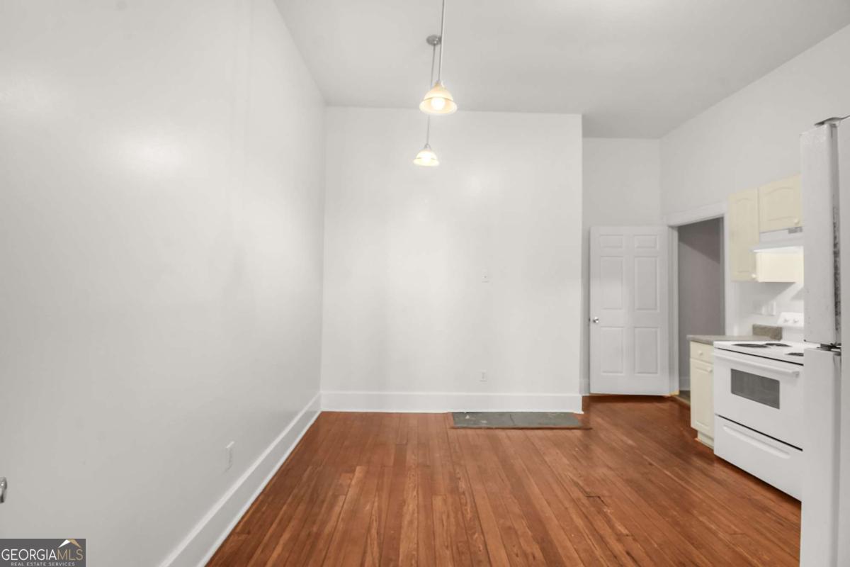 301-303 E Henry Street Property Photo 42