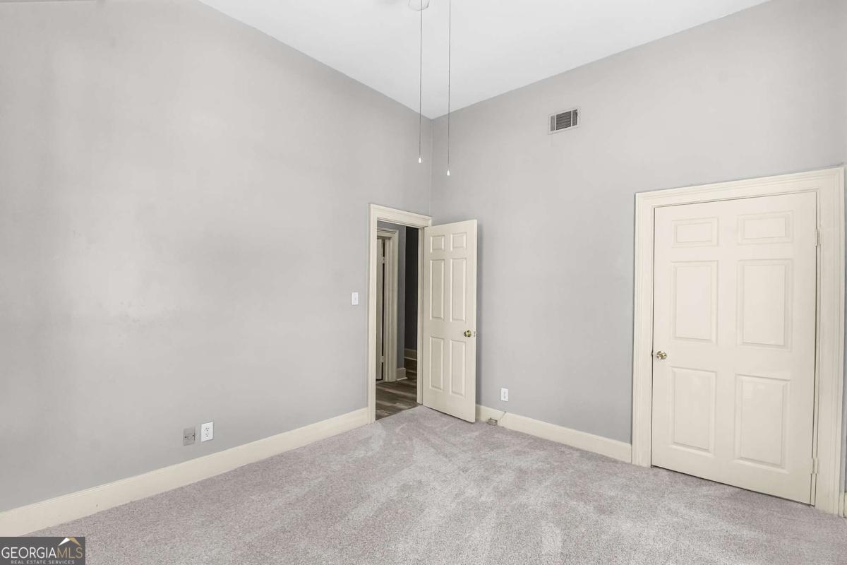 301-303 E Henry Street Property Photo 45