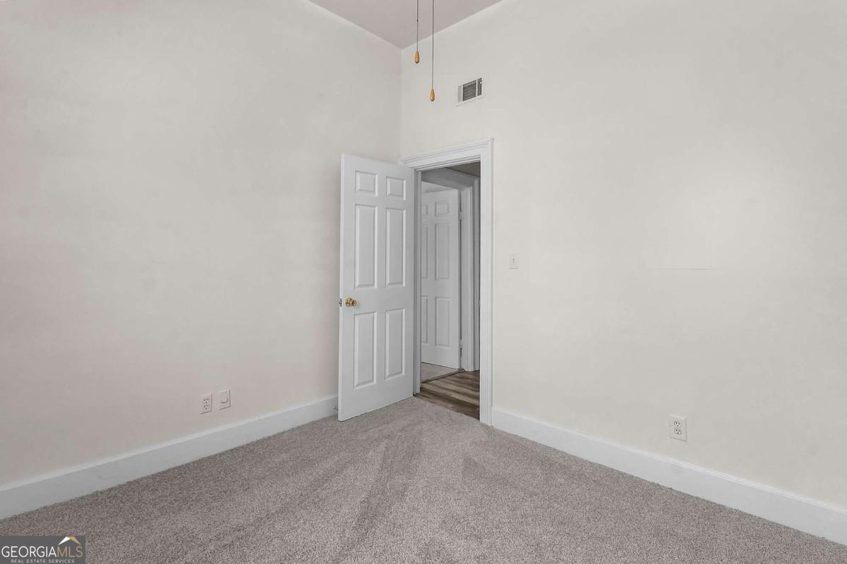 301-303 E Henry Street Property Photo 50