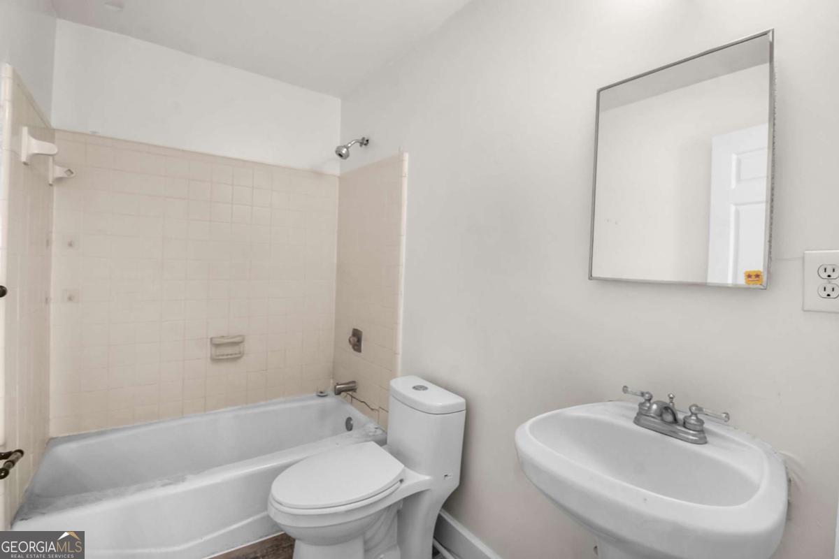 301-303 E Henry Street Property Photo 51