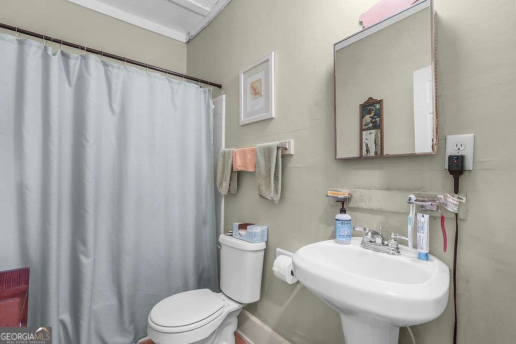 301-303 E Henry Street Property Photo 65