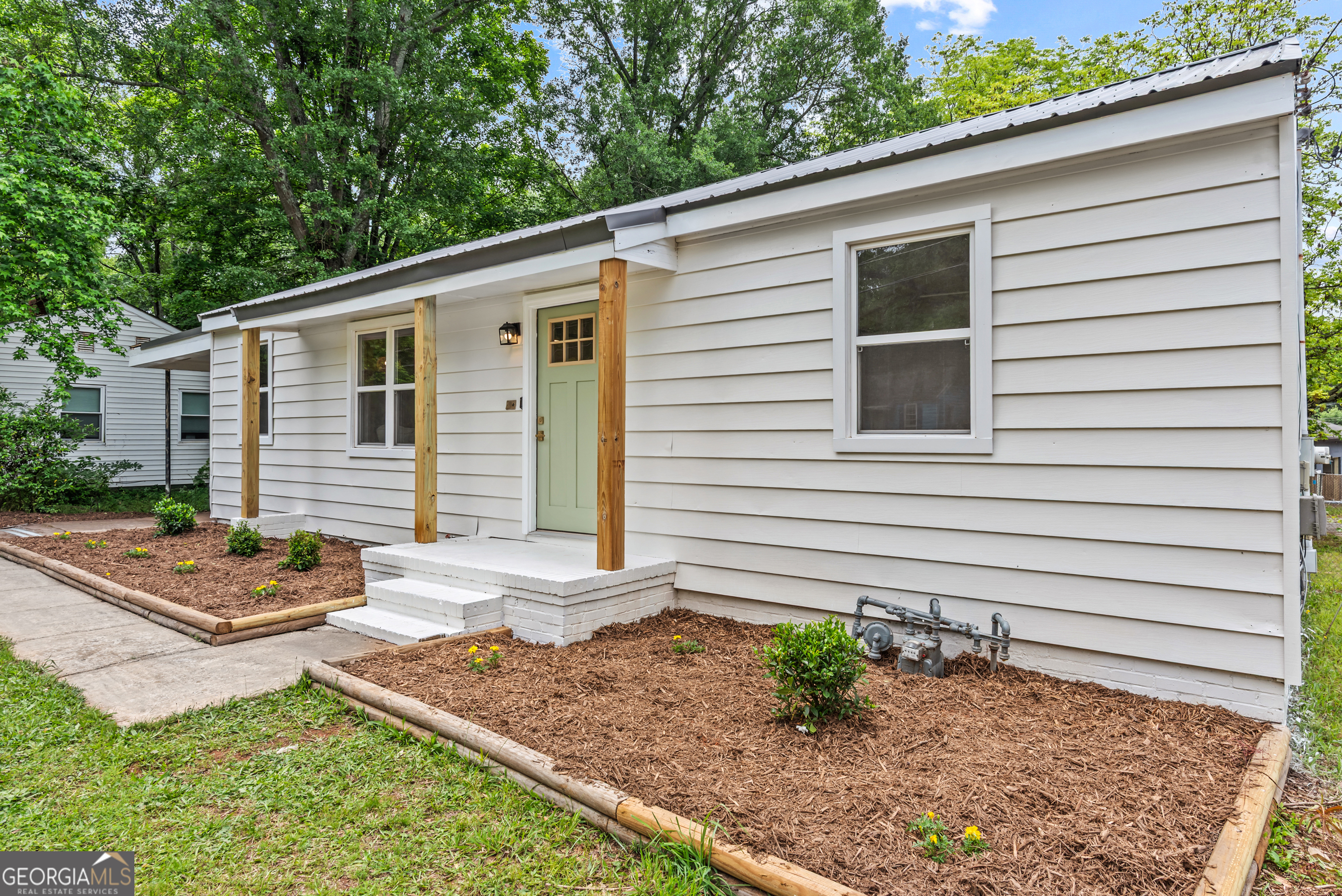 492 Clover Street Property Photo 28