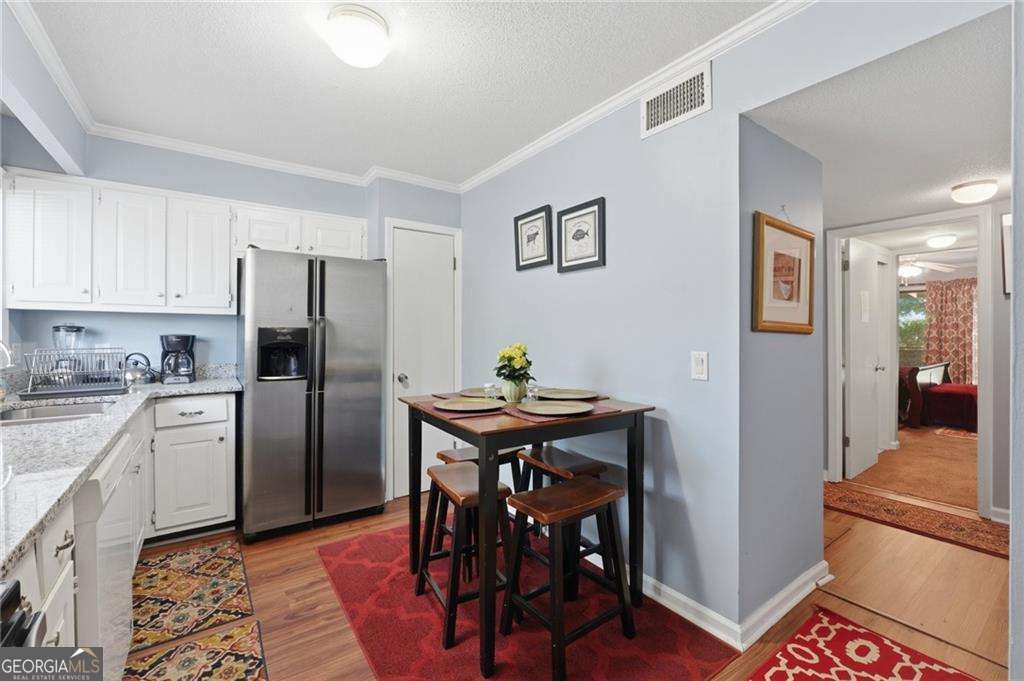 9 Willowick Drive Property Photo 6