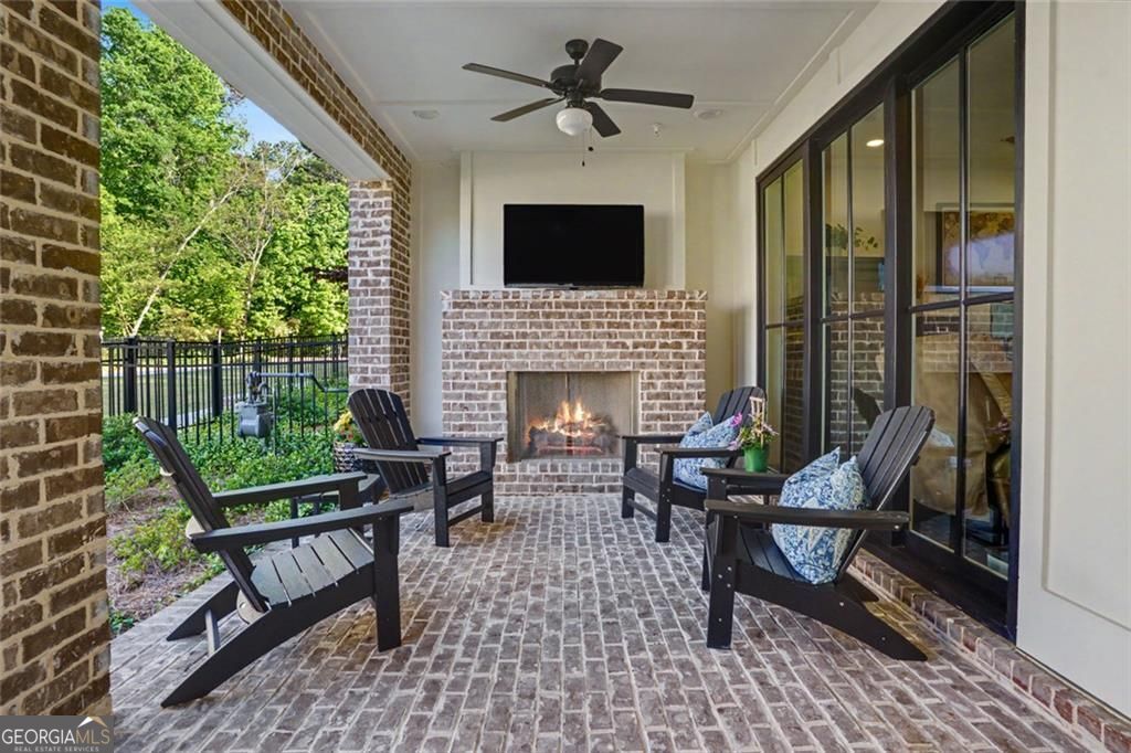 425 Olmstead Way Property Photo 3