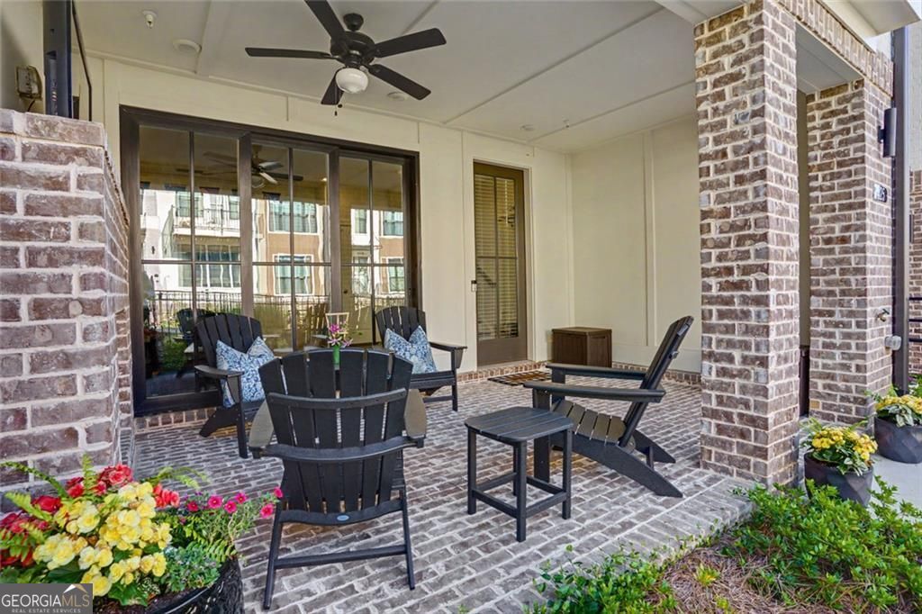 425 Olmstead Way Property Photo 4