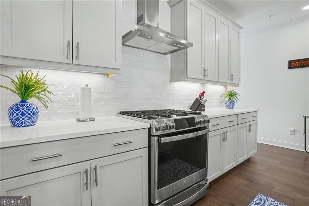 425 Olmstead Way Property Photo 16
