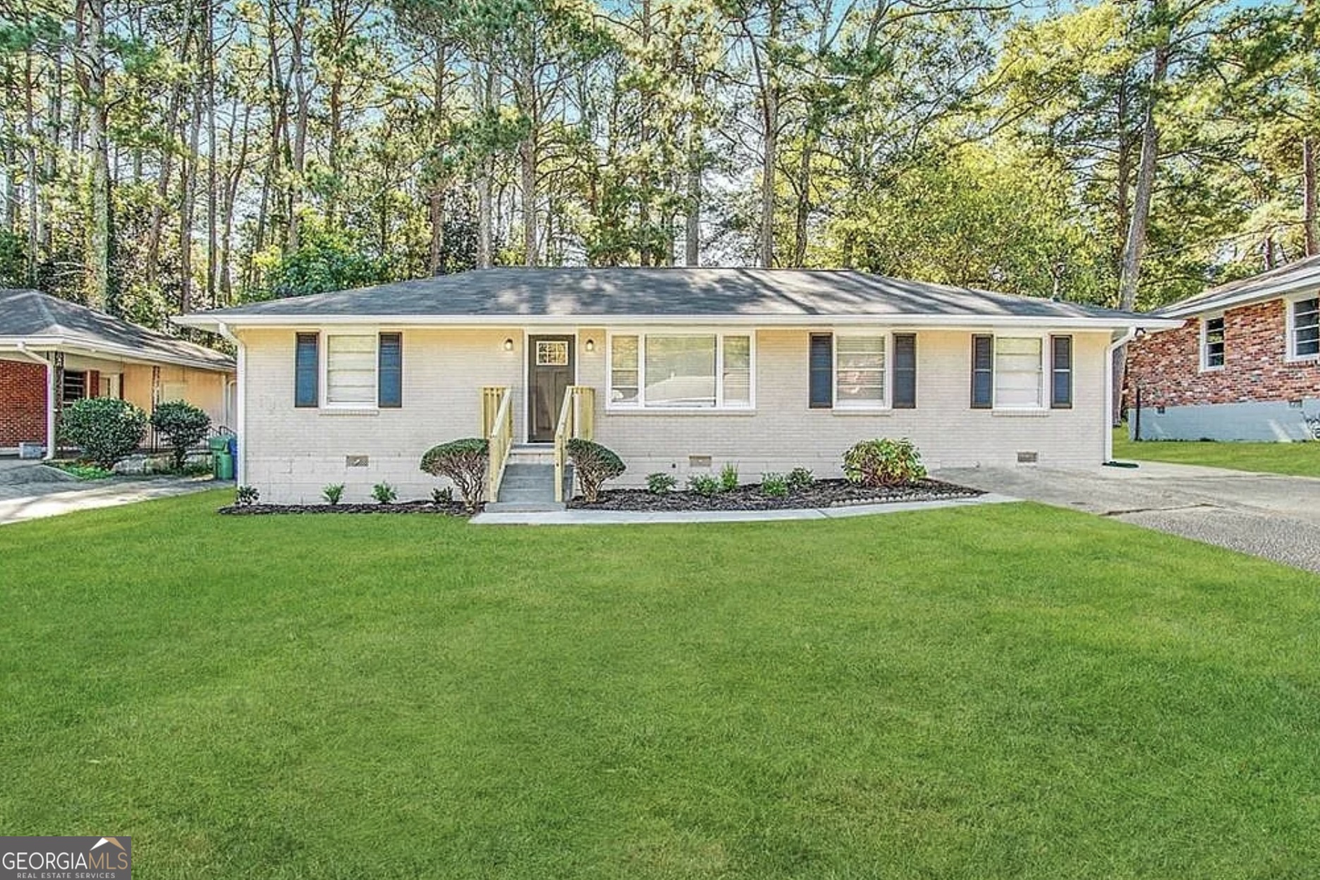 109 Hillsdale Drive Se Property Photo 1