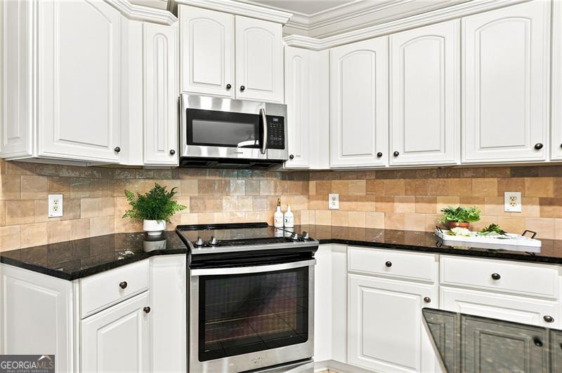 153 York Place Property Photo 11