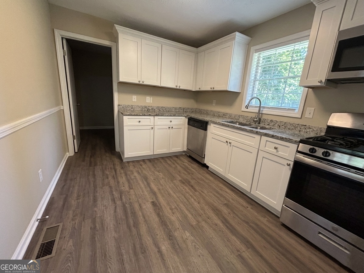 6214 Marilla Street Property Photo 3