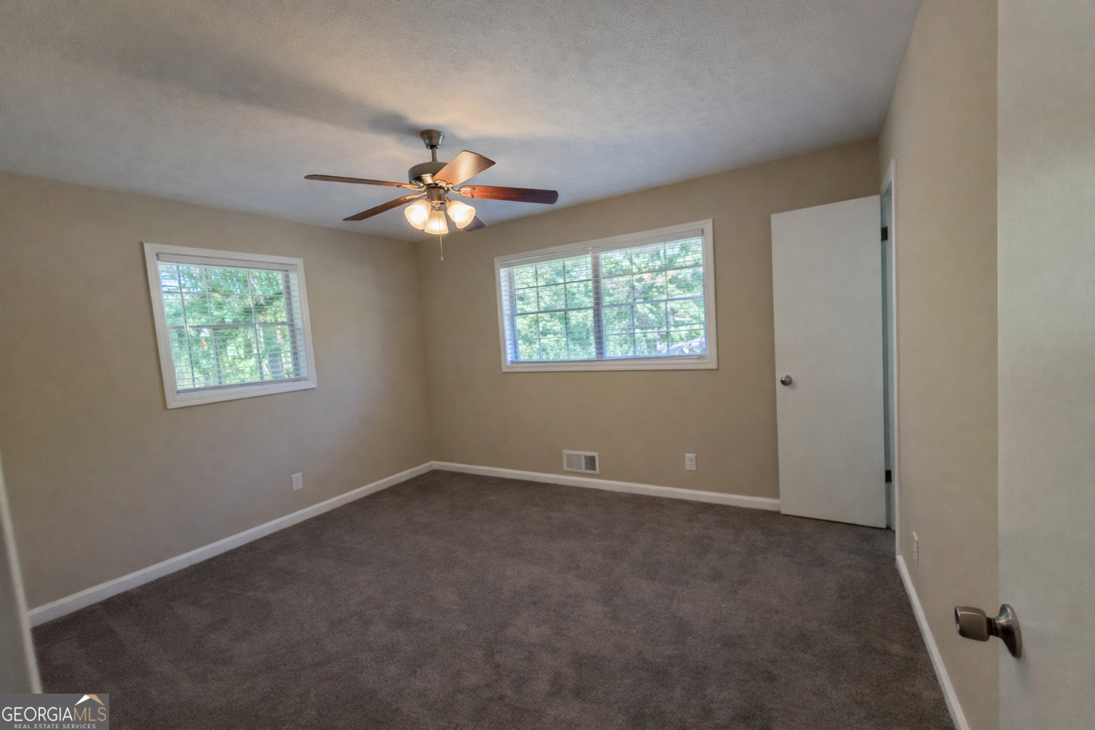 6214 Marilla Street Property Photo 5