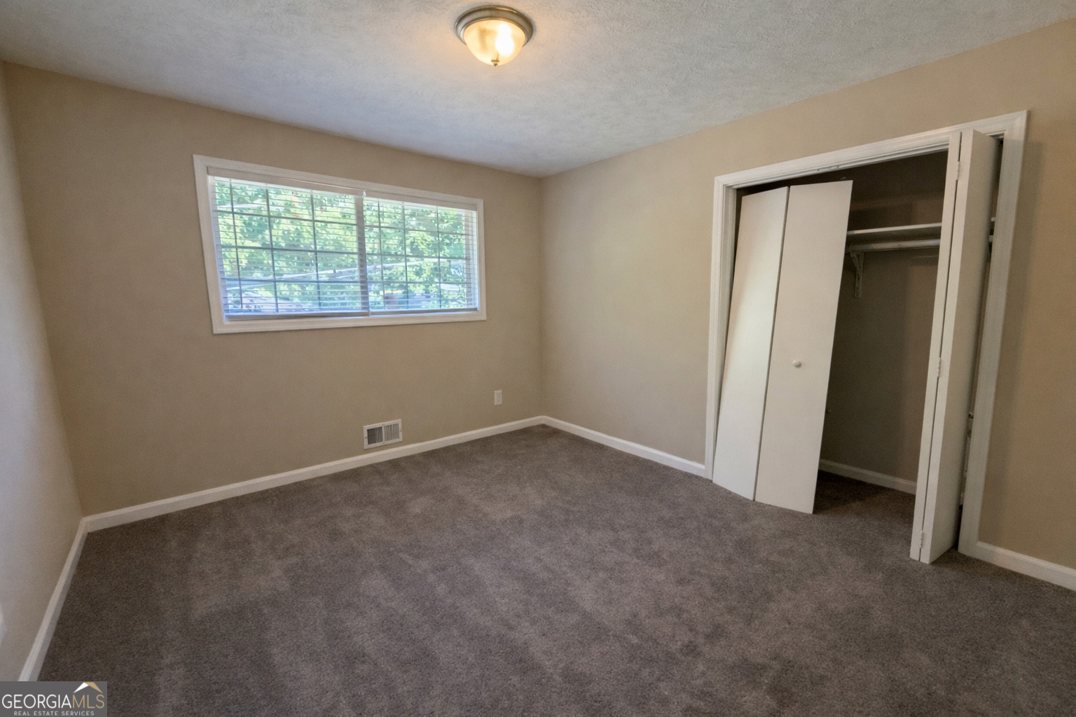 6214 Marilla Street Property Photo 6