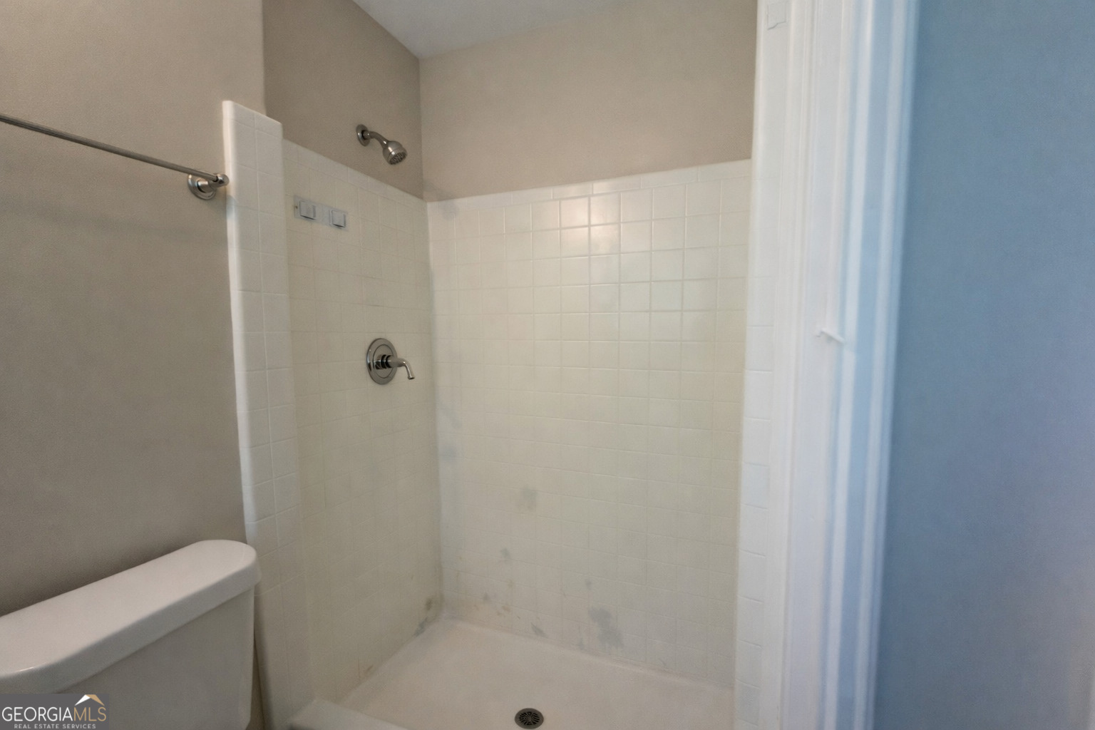 6214 Marilla Street Property Photo 8