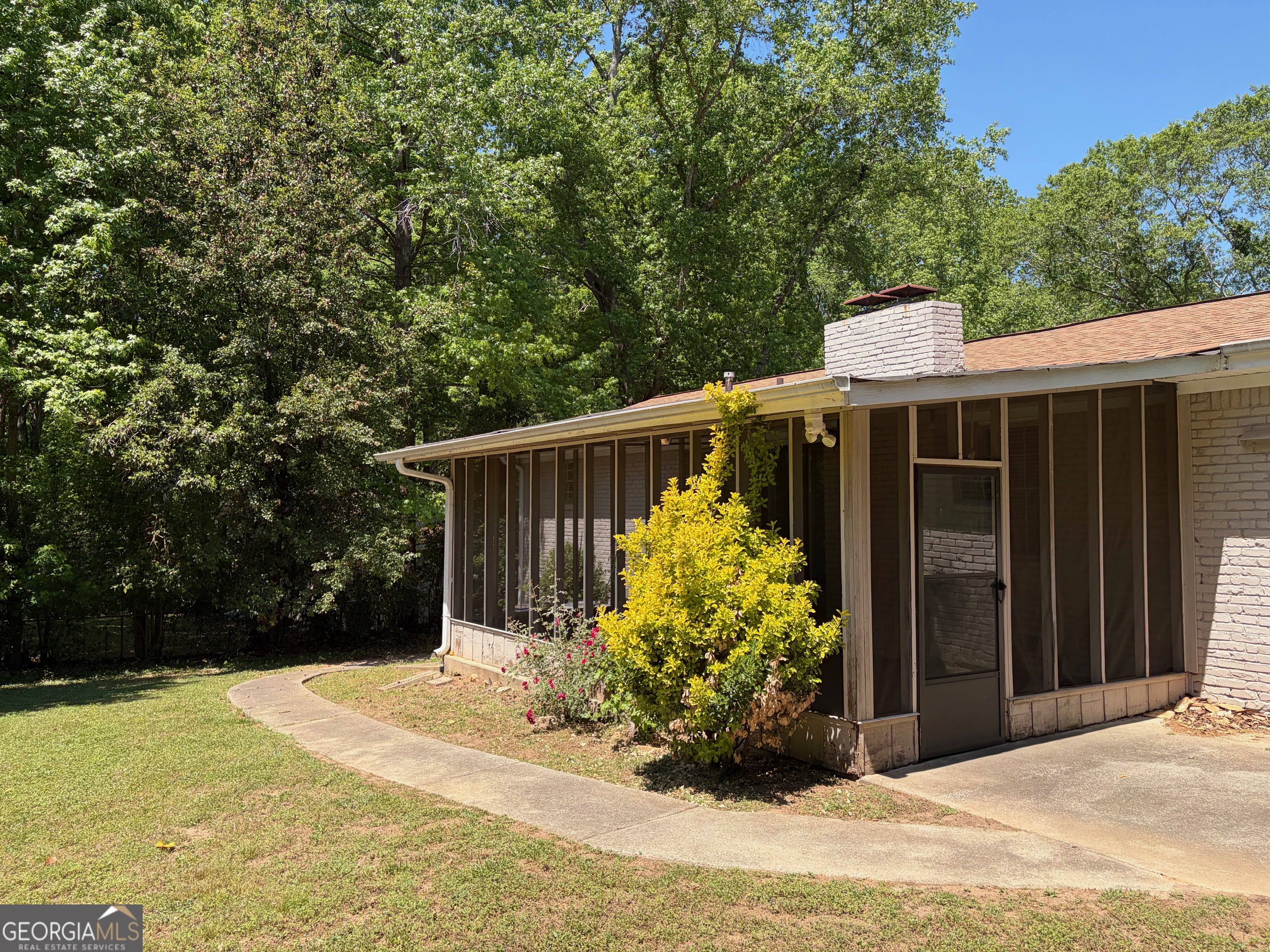 6214 Marilla Street Property Photo 9